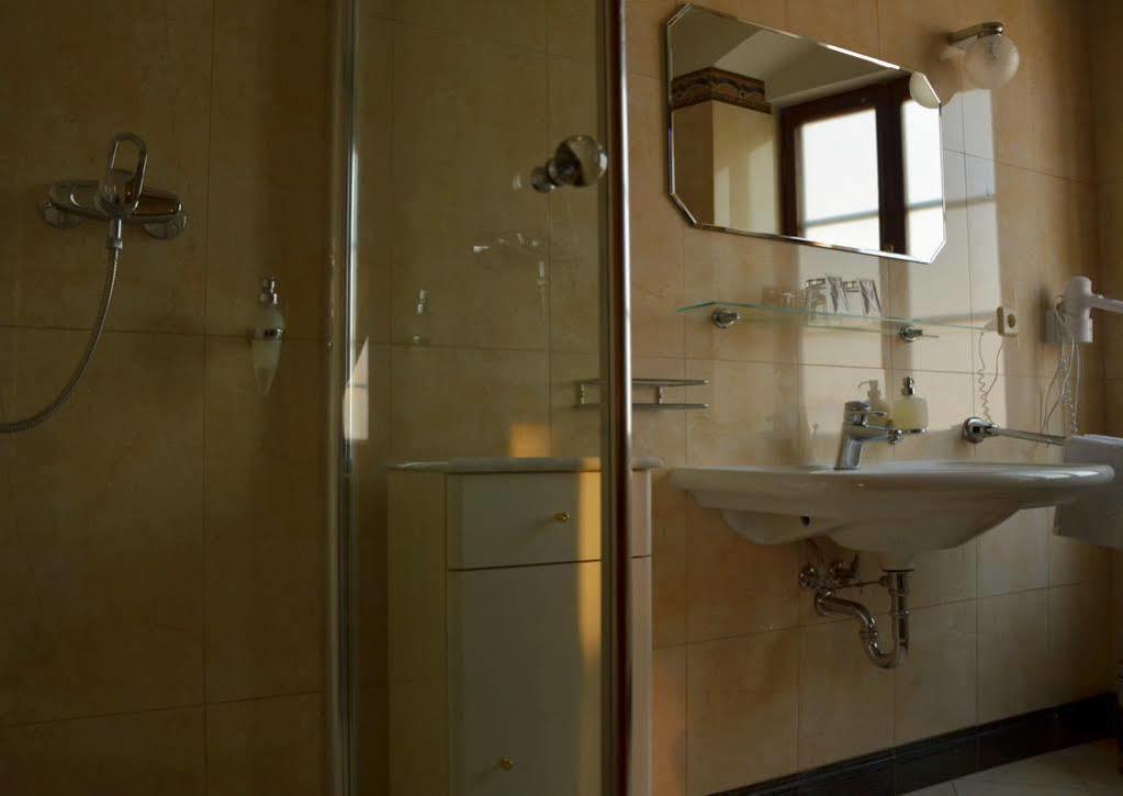 Octarna - Free On-site Parking Hotel
